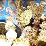 Procesión de la imagen original de la Virgen de los Desamparados desde la Catedral de Valencia hasta el Puente Del Real
